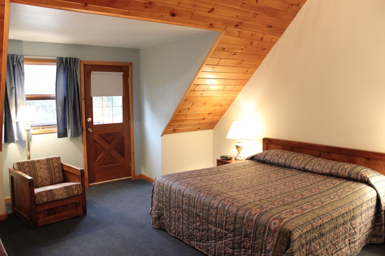 Nootka Lodge Woodsville Екстериор снимка